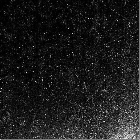 Imagem ampliada feita pela sonda mostra partículas de gelo do cometa (Foto: NASA/JPL-Caltech, UMD)