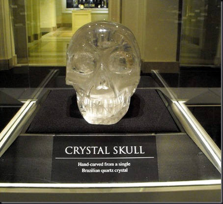 Caveira de Cristal Brasileira, do tamnho de um crânio humano, doada a um museu por um brasileiro em 2004 (Foto via World Mysteries)