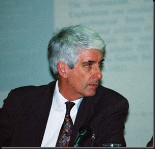 Jacques Valée, físico e ufólogo frânces (Foto via CUB)